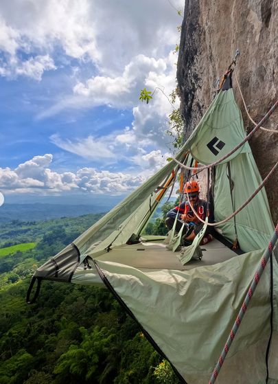 Tebing Karang Lenang Desa Wisata Cigunung